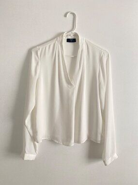 Tahari White Professional Blouse Size XS V-Neck Lightweight Polyester